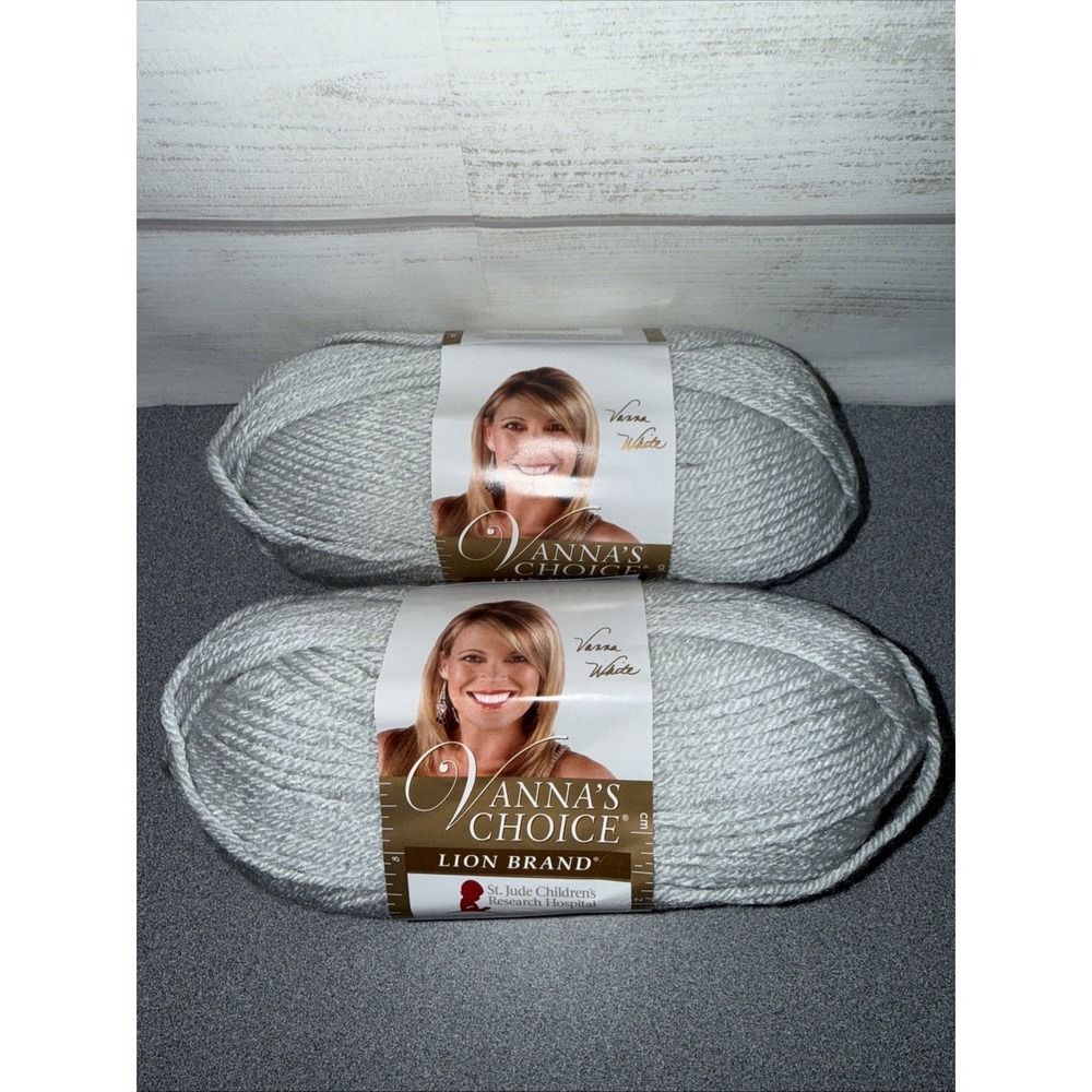 Vannas Choice Yard Lion Brand Medium Pale Grey Lot Of 2